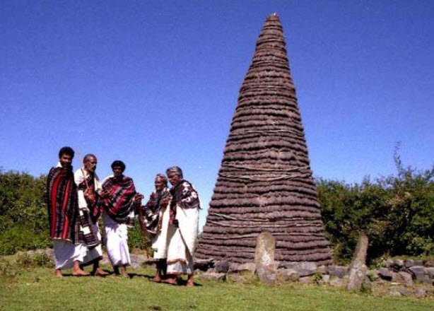 Toda Temple, Nilgiris, Tamil Nadu - Vushii.com